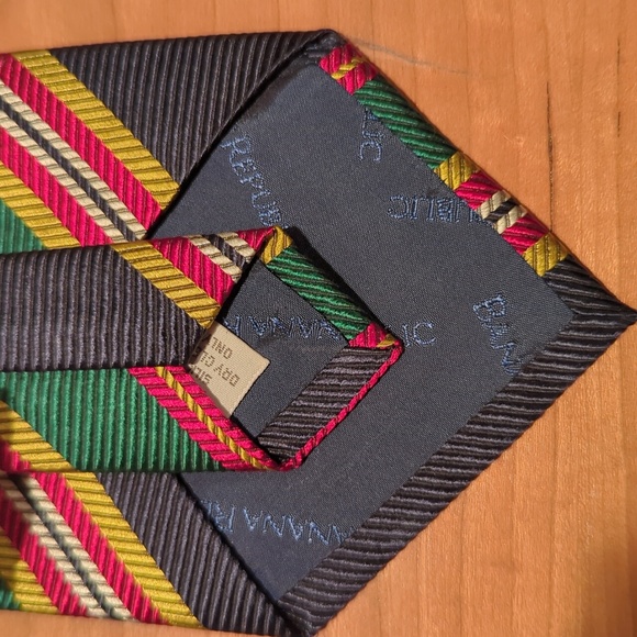 Classic banana Republic rep striped tie in blue, green red & yellow. New. - Picture 3 of 3